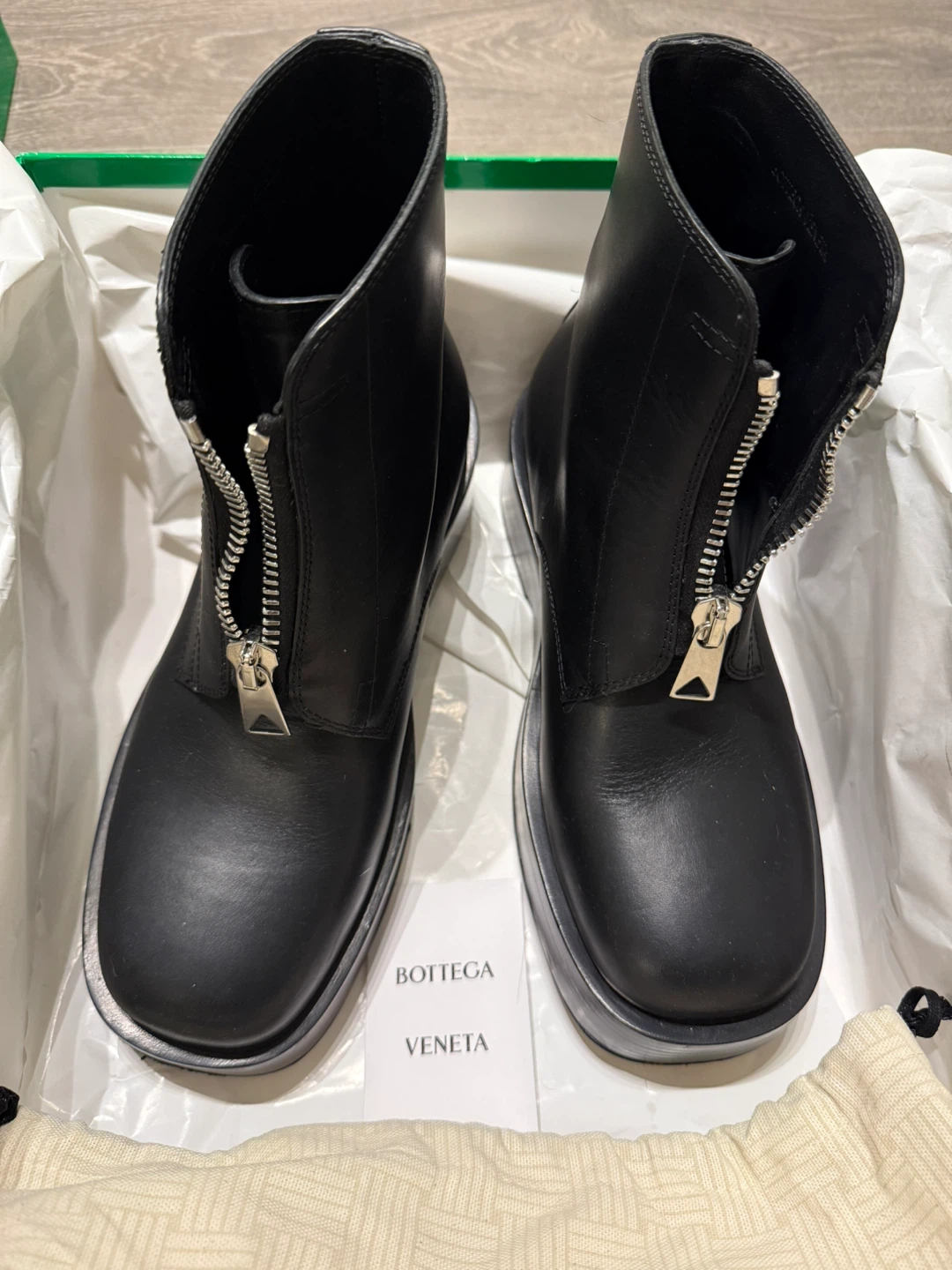 Bottega Veneta Zip Front Leather Ankle Boots size 40 Italy - photo 2