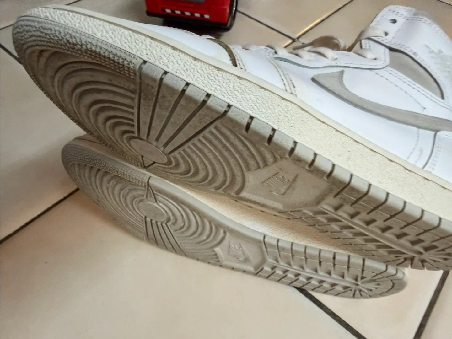 Nike Air Jordan 1 High '85 Neutral Grey image indicator(4)