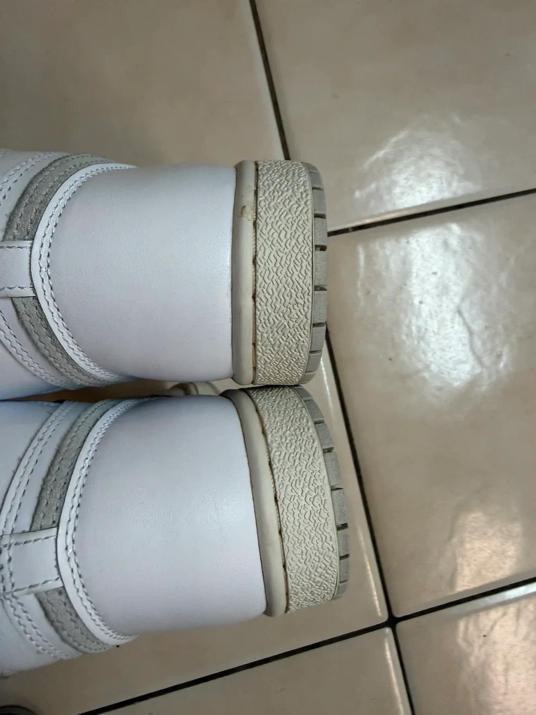 Nike Air Jordan 1 High '85 Neutral Grey image indicator(3)