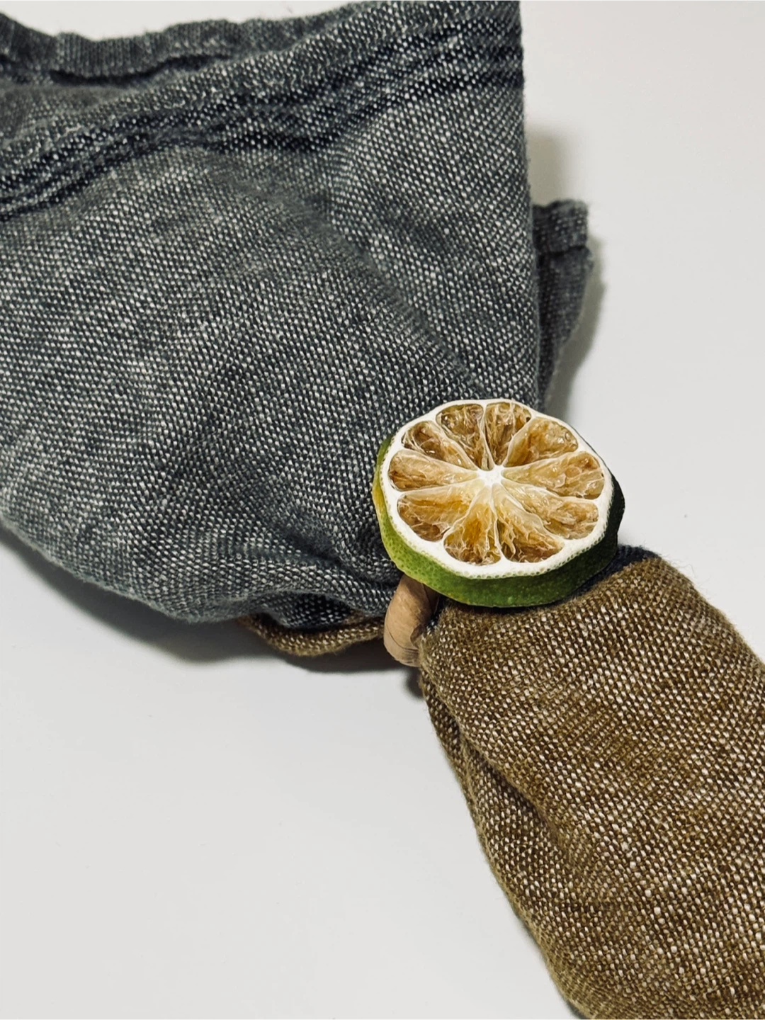 Handmade Napkin Rings with Dried Citrus - photo 3