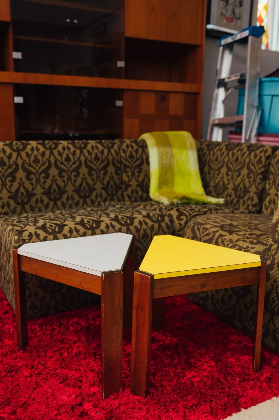 Pop Art Triangular Tables image indicator(3)