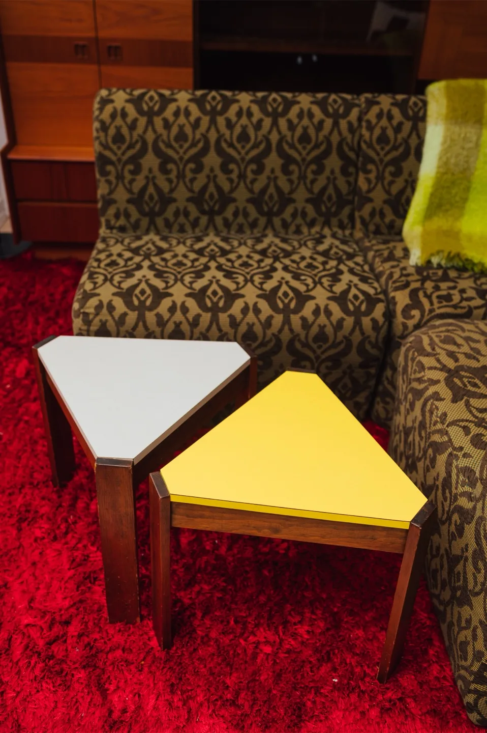 Pop Art Triangular Tables image indicator(4)