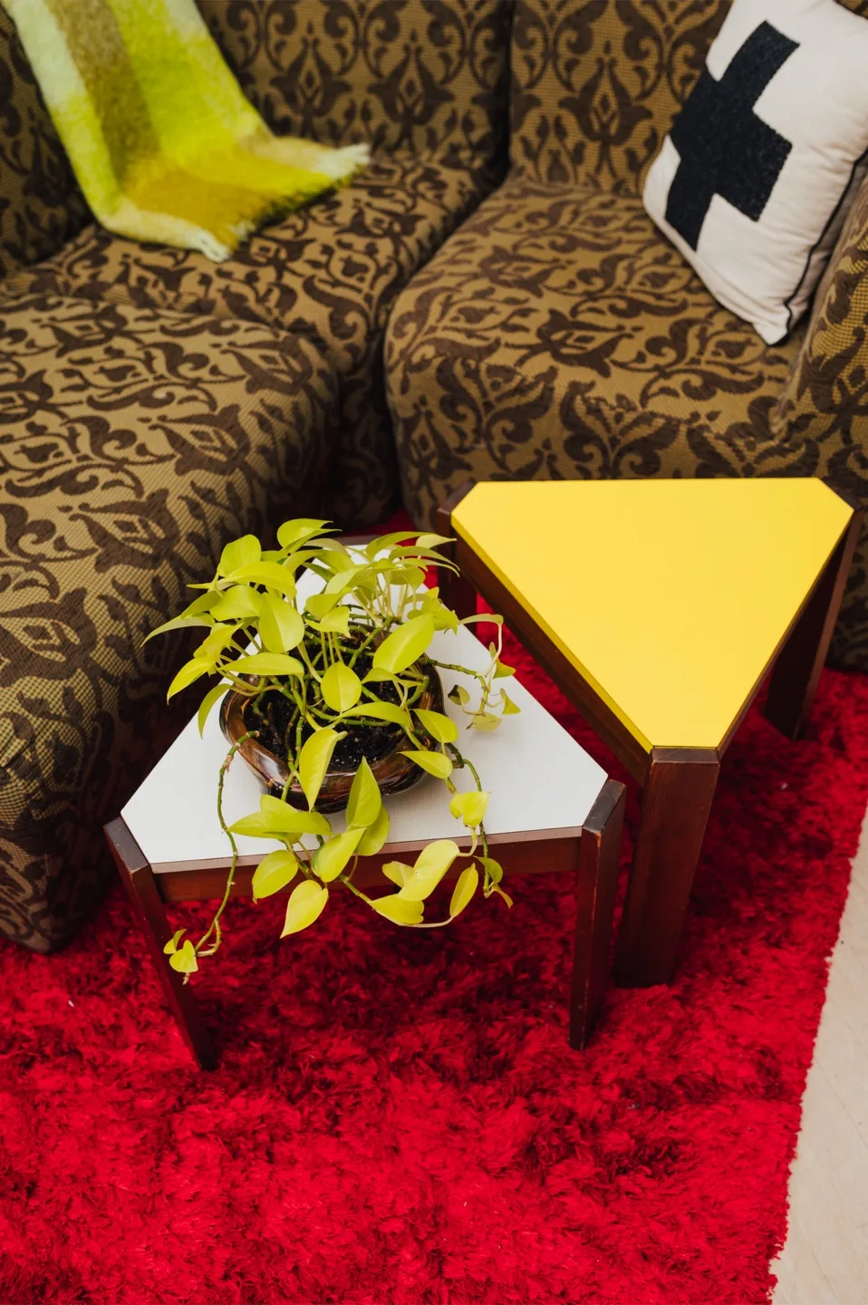 Pop Art Triangular Tables image indicator(2)