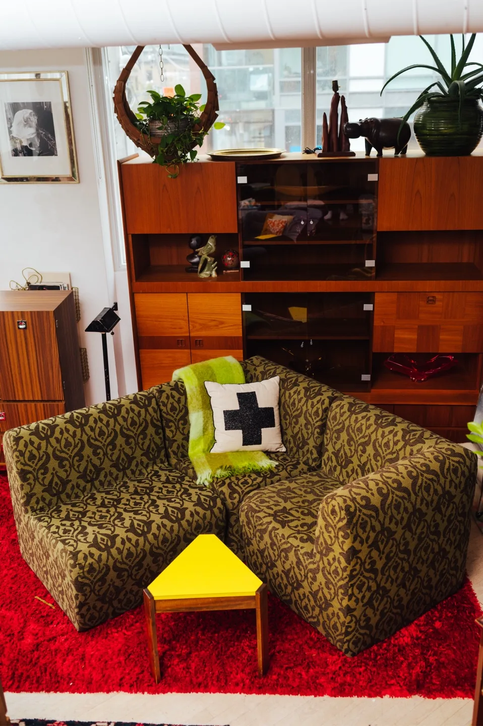 Pop Art Triangular Tables image indicator(5)