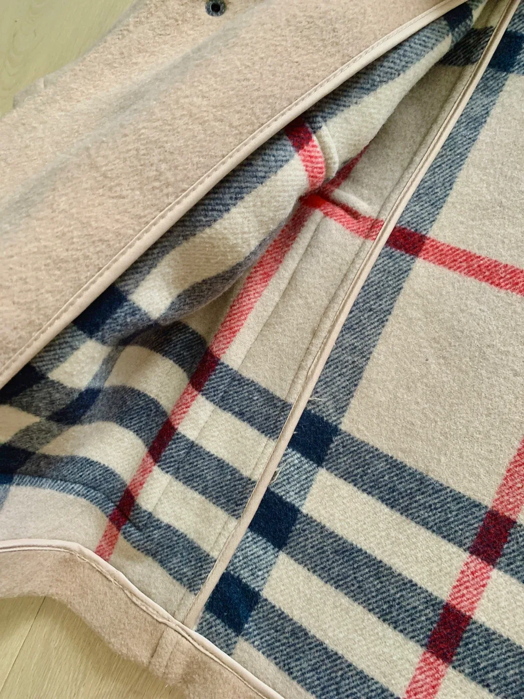 Classic Beige Wool Duffle Coat image indicator(4)