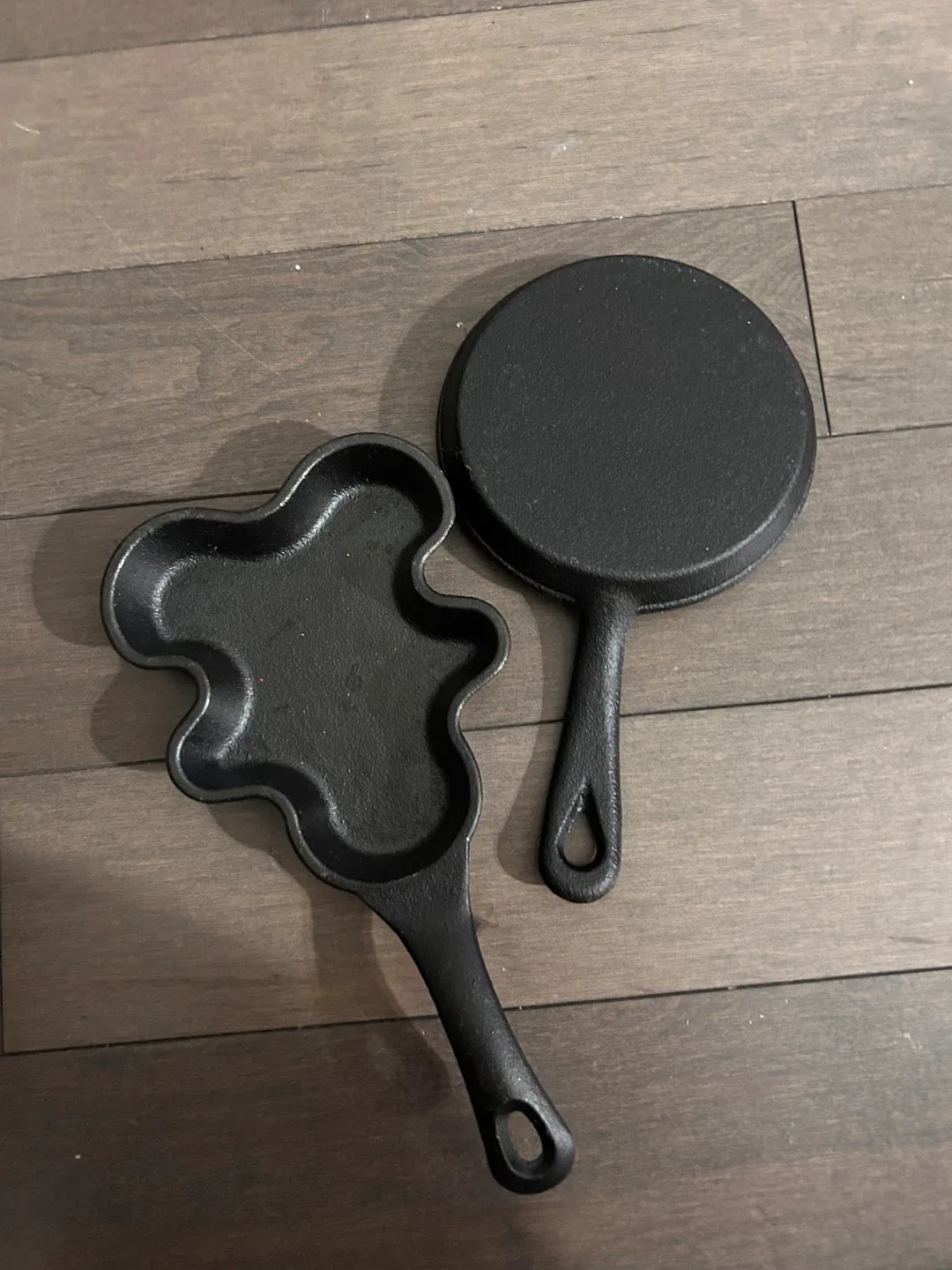 Cast Iron Mini Pans - Round & Flower Shape image indicator(4)