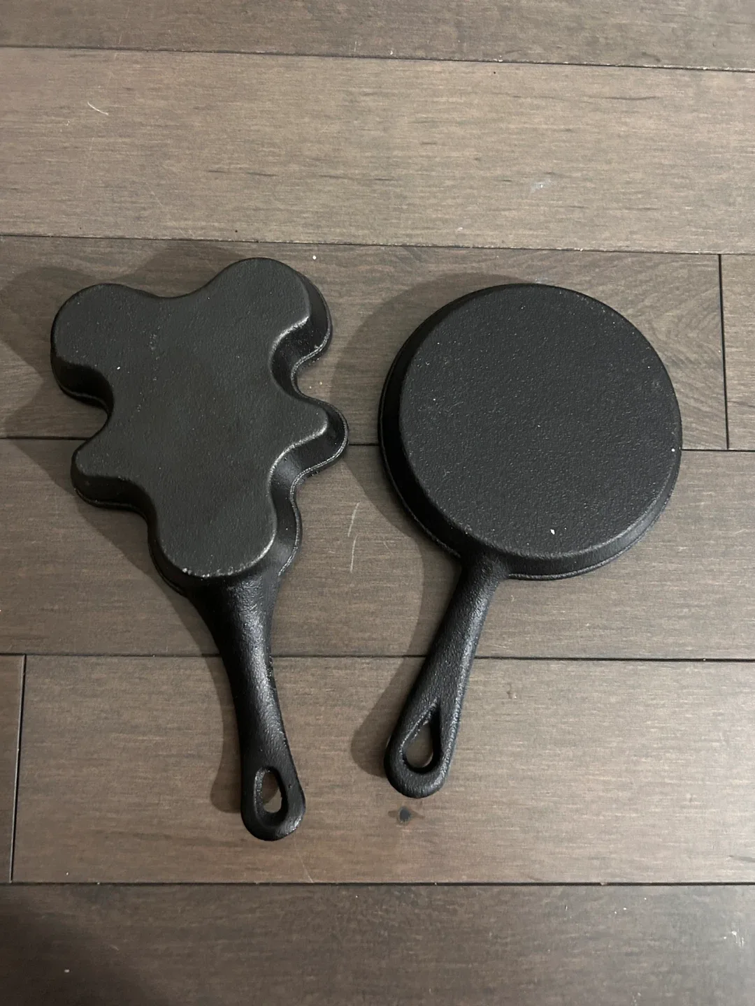 Cast Iron Mini Pans - Round & Flower Shape image indicator(2)