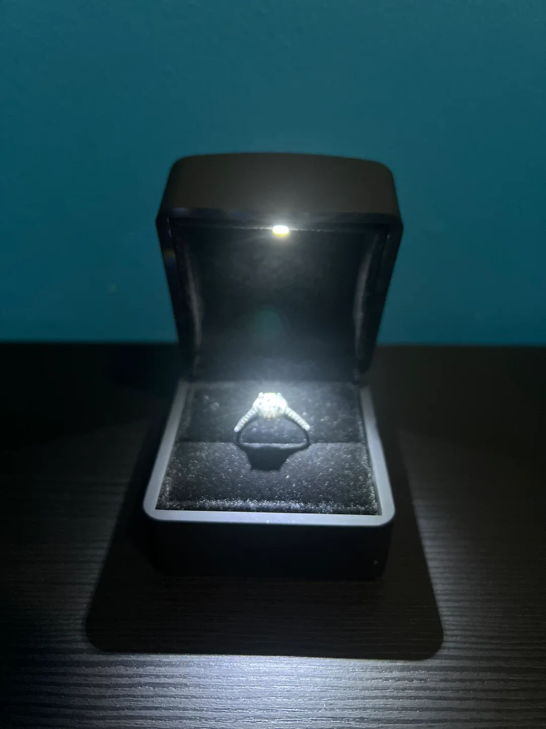 VVS1 Moissanite Engagement Ring