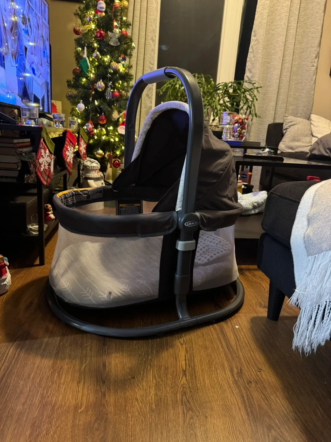 Graco Soothe My Way Bassinet - Excellent Condition! image indicator(2)