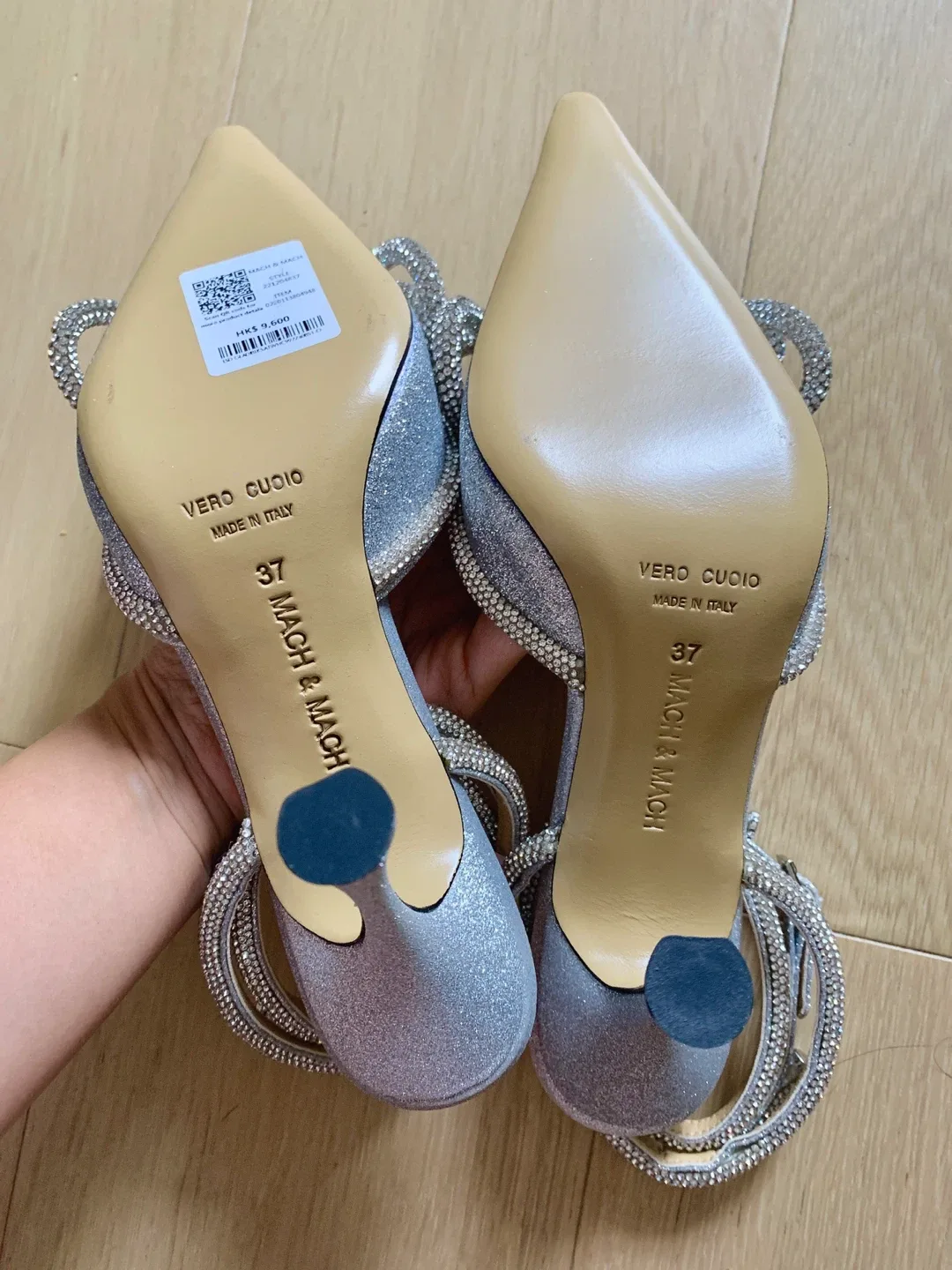 Brand New Diamond Bow Heels Size 37 image indicator(6)