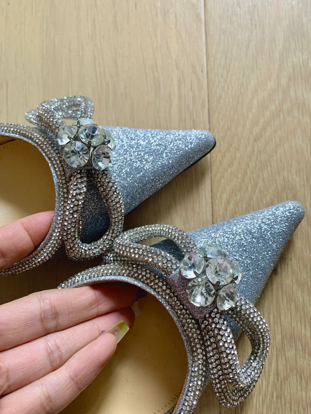 Brand New Diamond Bow Heels Size 37 image indicator(5)