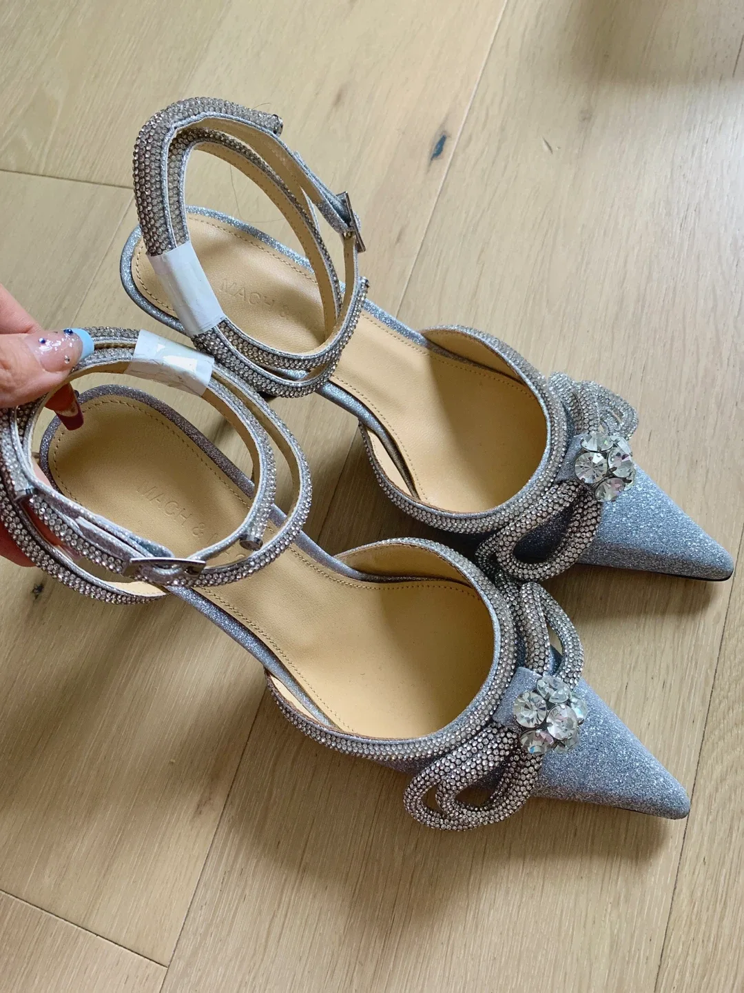 Brand New Diamond Bow Heels Size 37 image indicator(3)