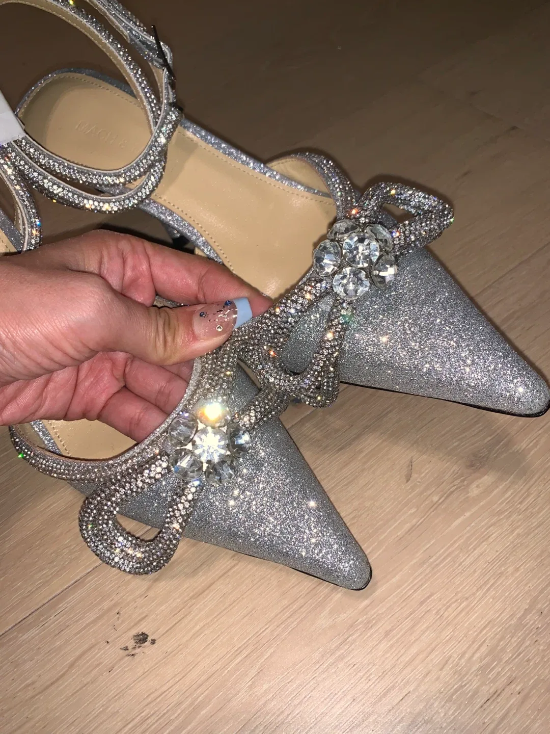 Brand New Diamond Bow Heels Size 37 image indicator(7)