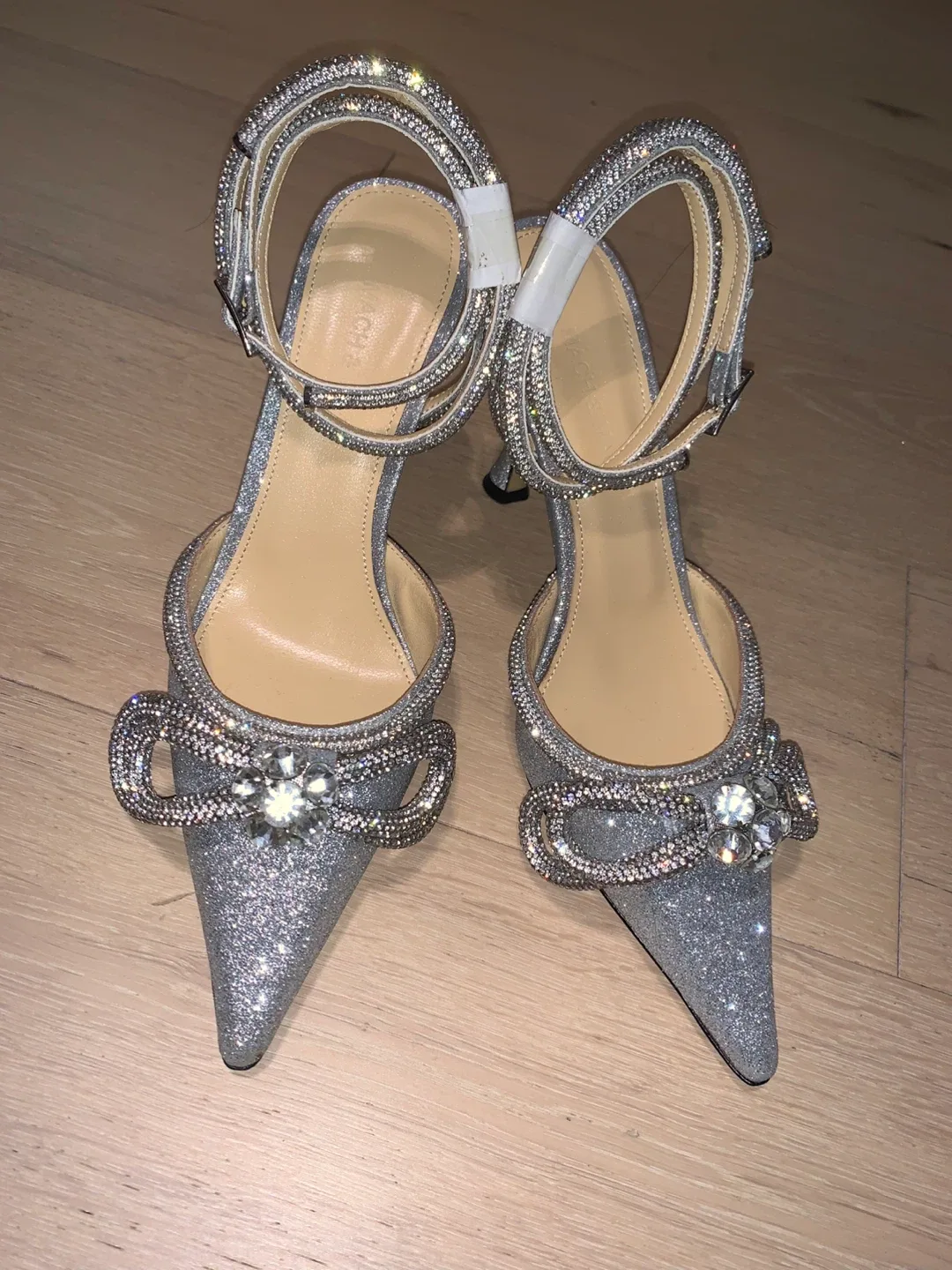 Brand New Diamond Bow Heels Size 37 image indicator(8)