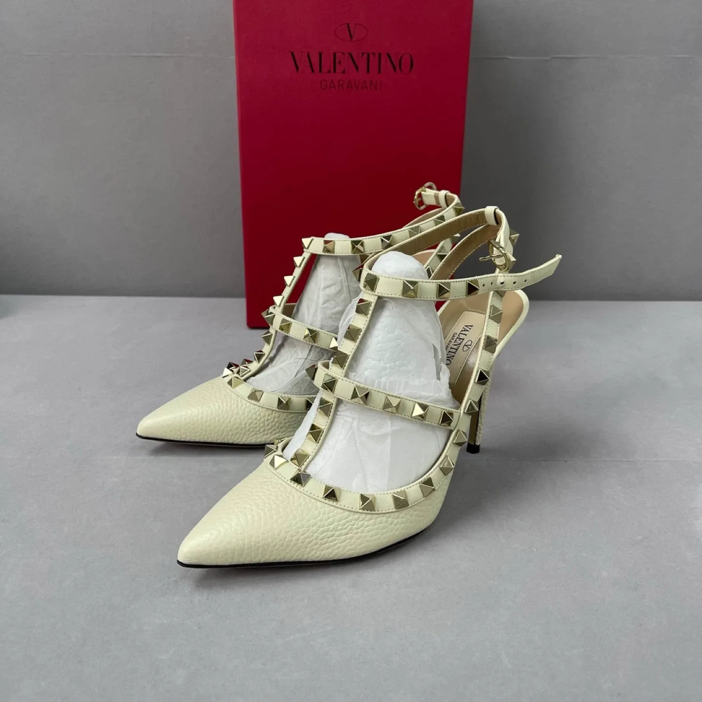 Valentino Garavani Rockstud Heels - size 37.5