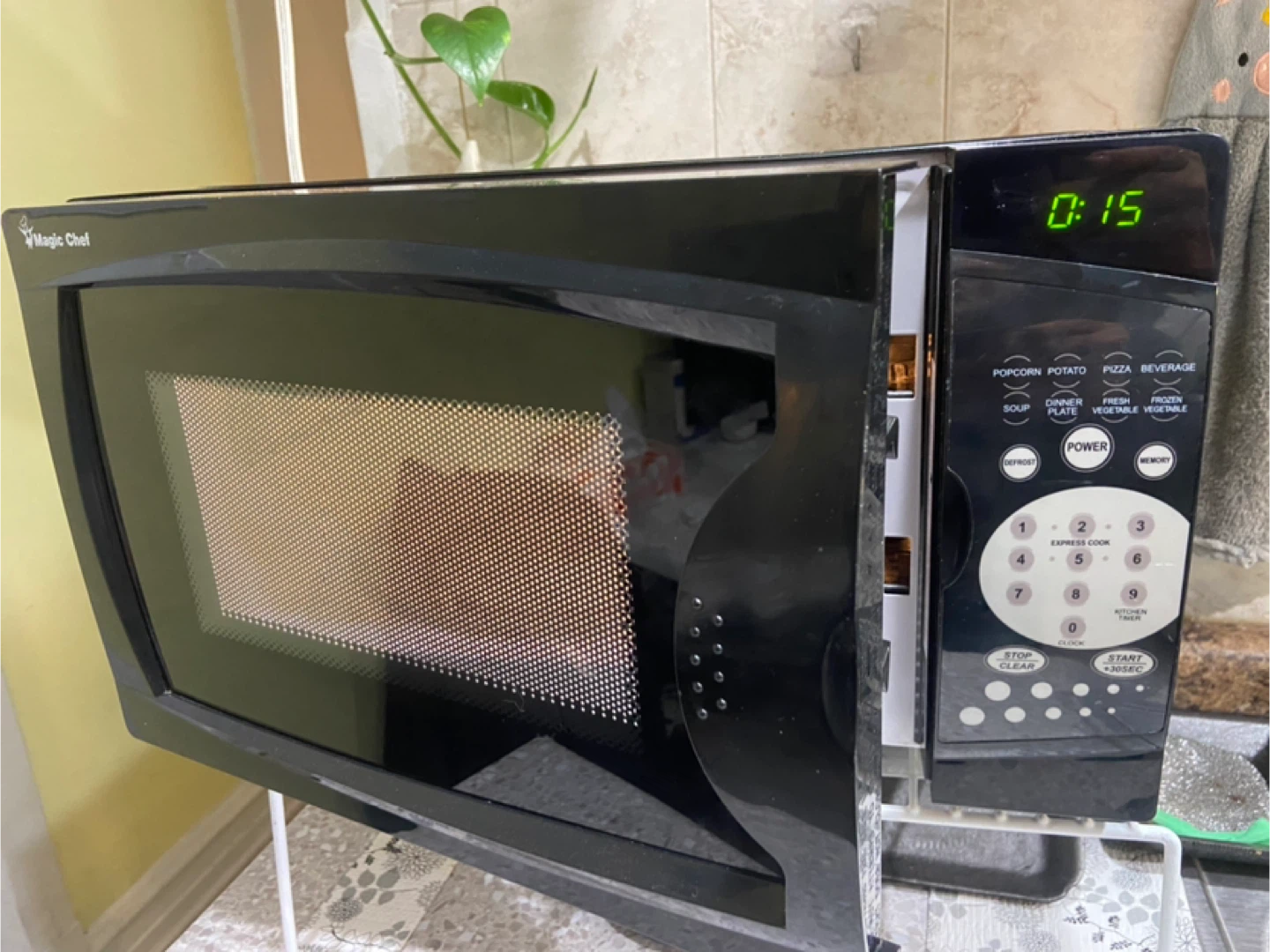 Magic Chef Microwave - Black - photo 4