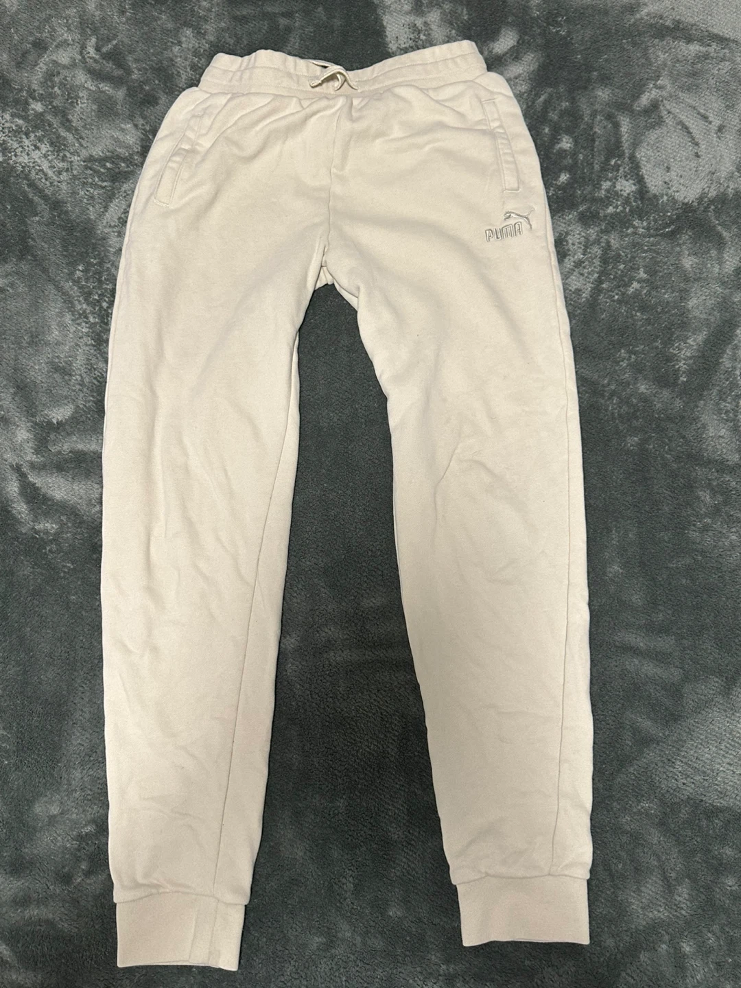 Puma Beige Sweatpants & Black Floral Cardigan - photo 3