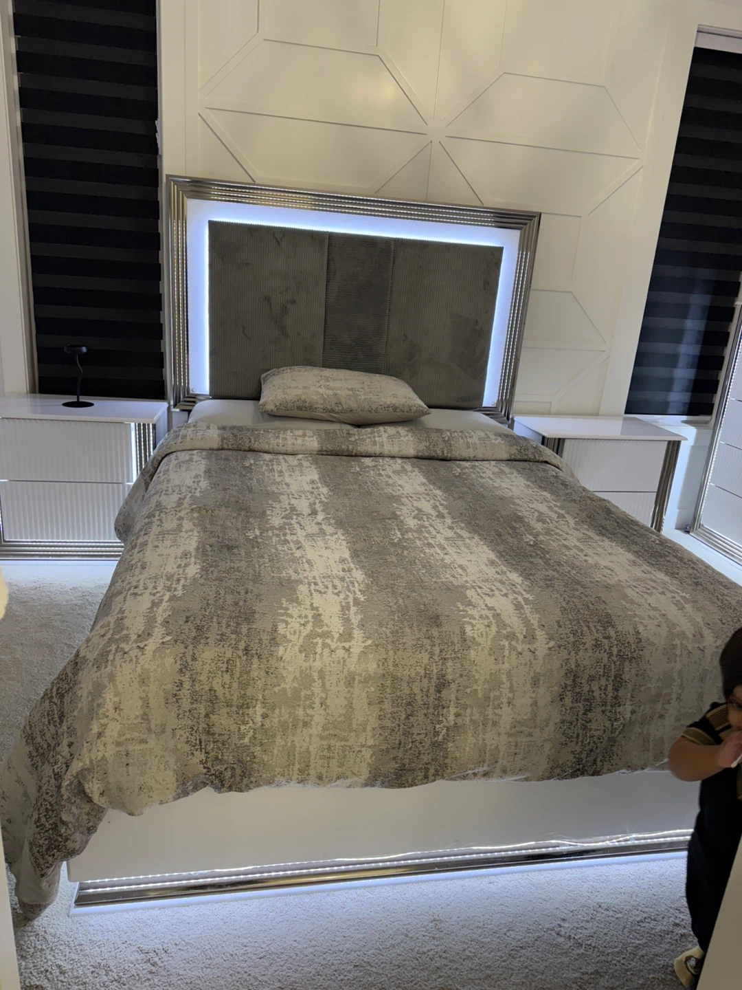 Queen Size LED Bed Frame - Modern Grey - photo 3