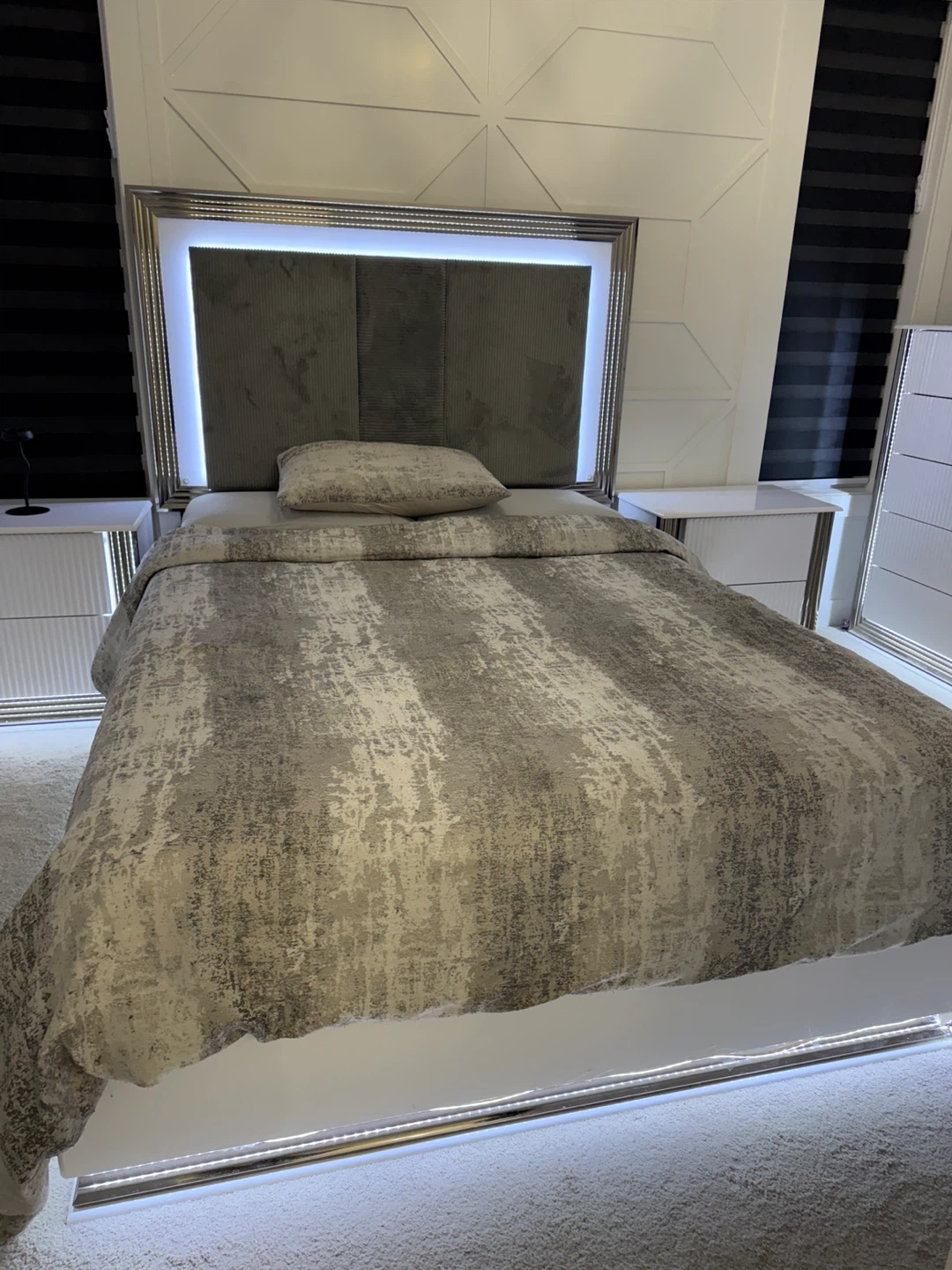 Queen Size LED Bed Frame - Modern Grey - photo 2