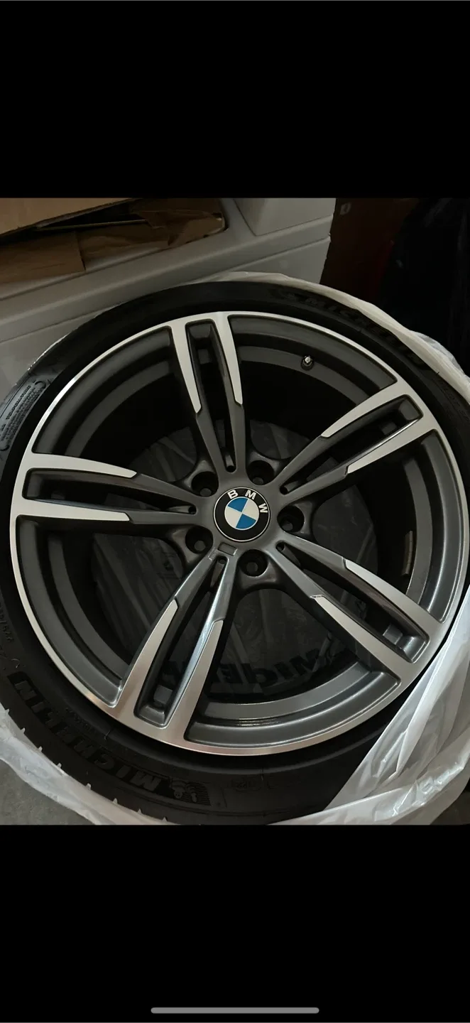 set of 4 bmw 18” rep Wheels with Michelin Tire 225/45ZR18