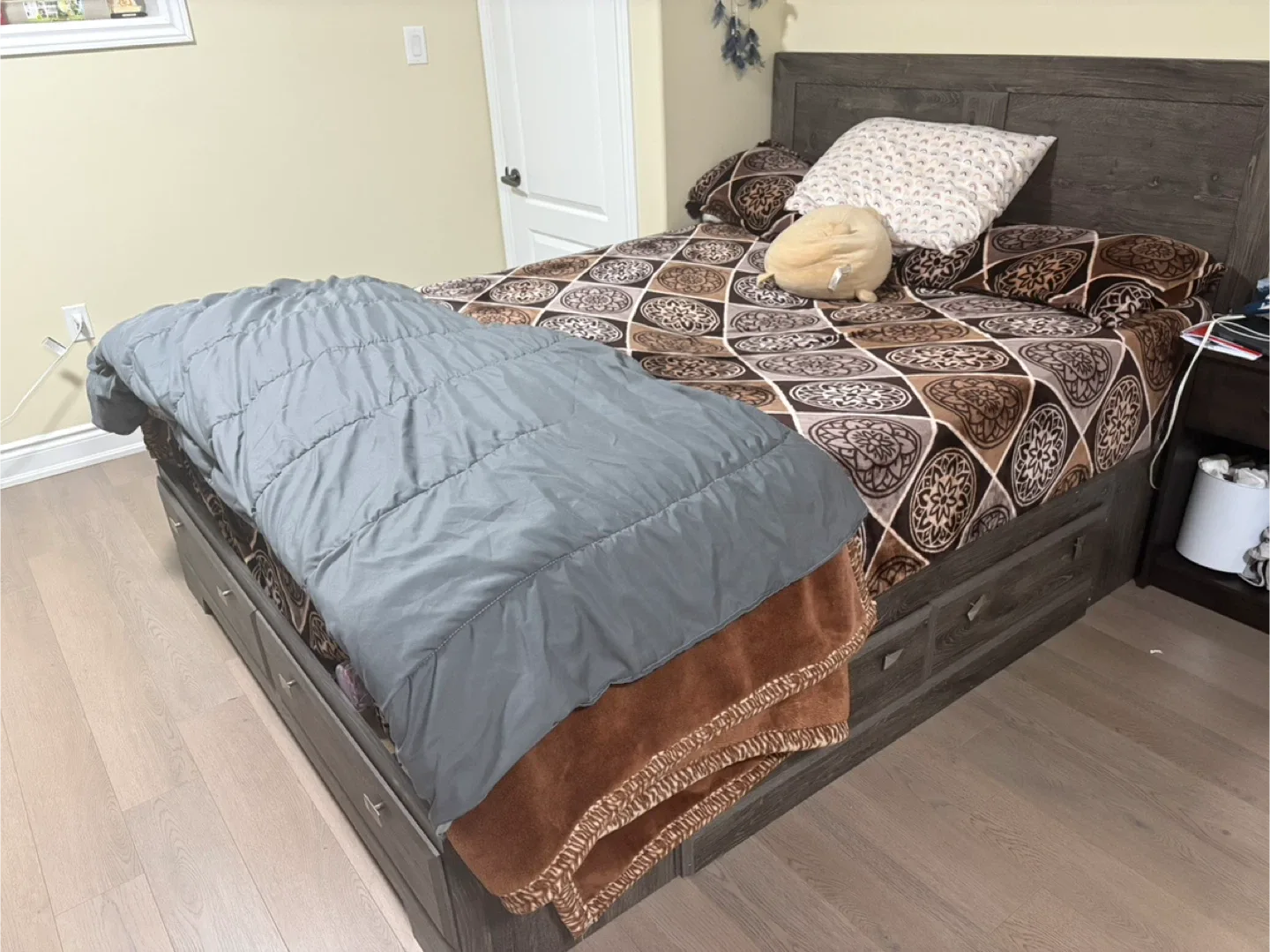 Queen Size Bed Frame with Storage image indicator(2)