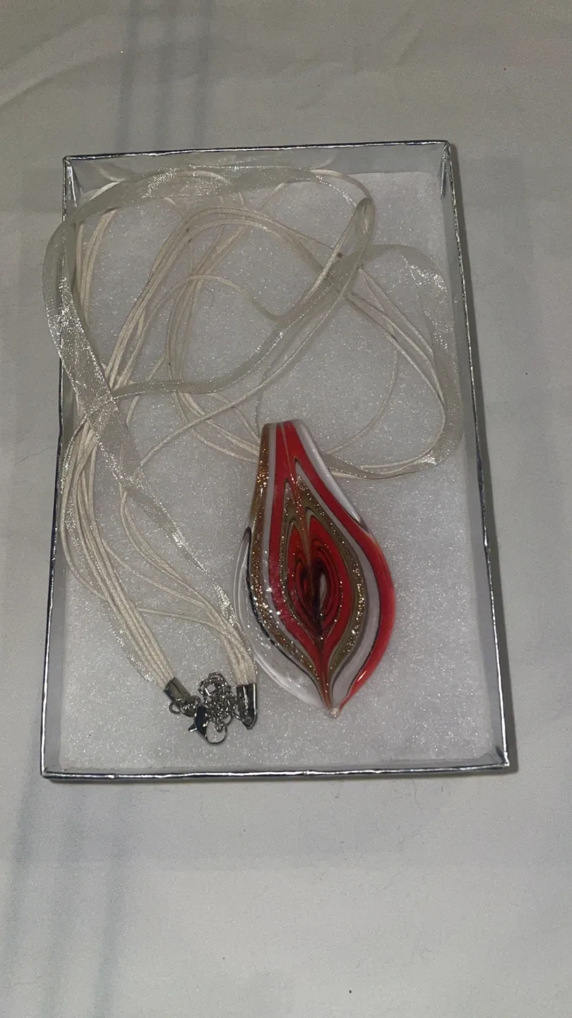 3 Wishes Glass Pendant Necklace - Red, Gold, White image indicator(3)