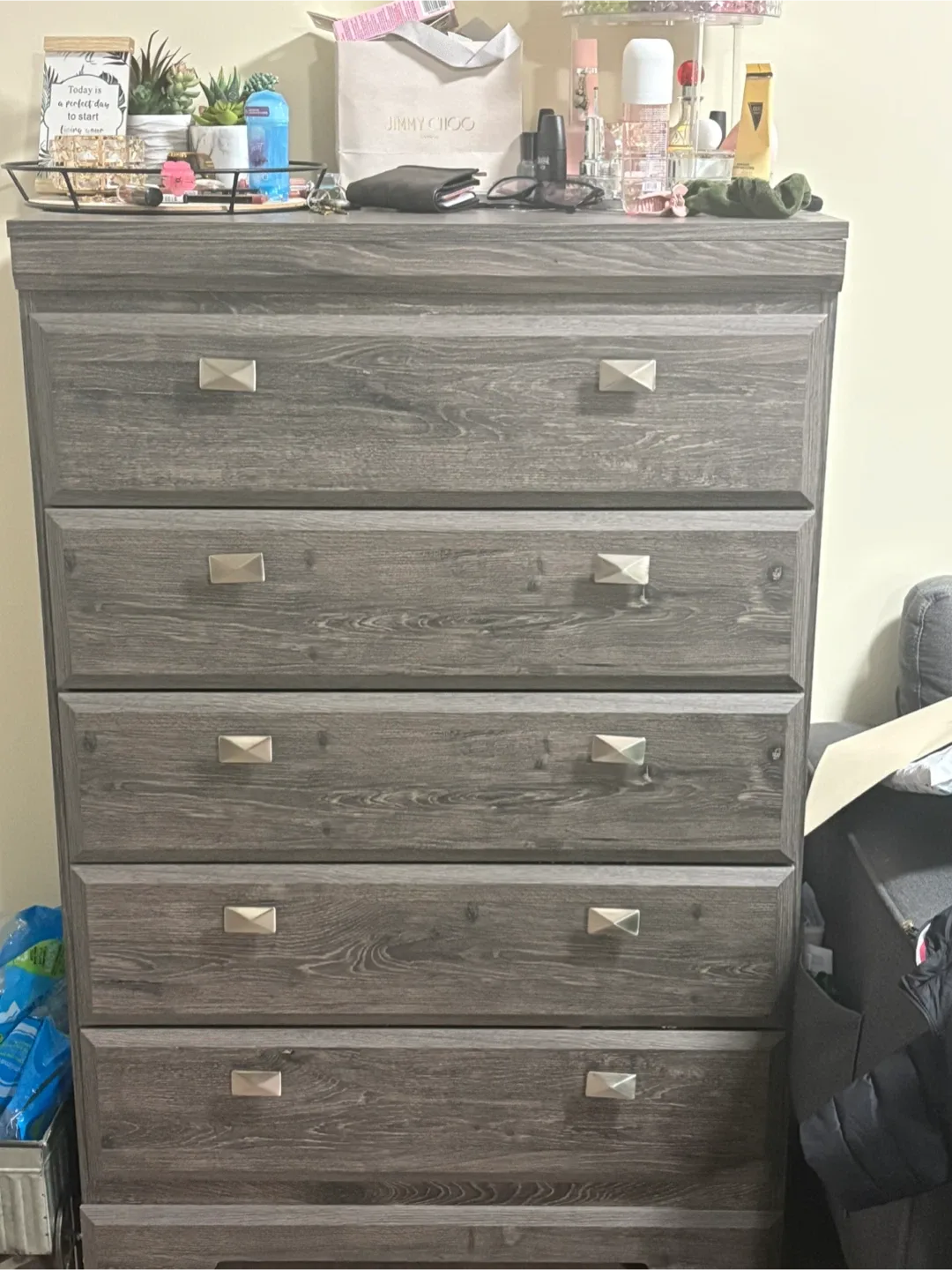 Grey Wood Grain 5-Drawer Dresser