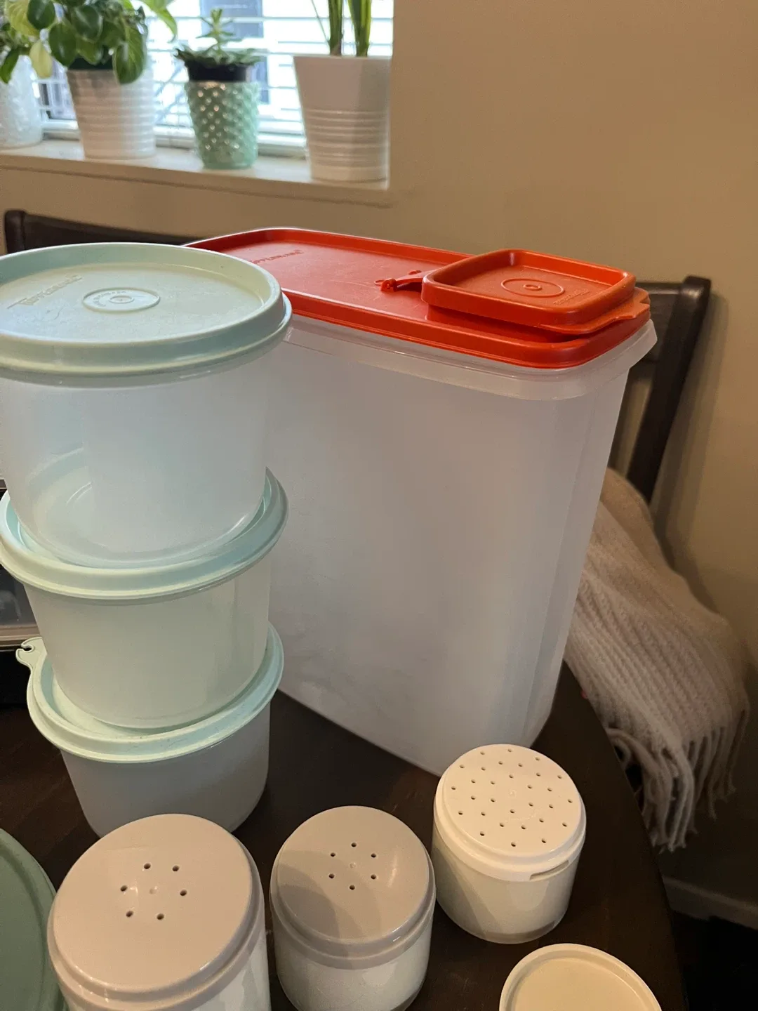 Tupperware Set - Various Sizes & Colours image indicator(5)