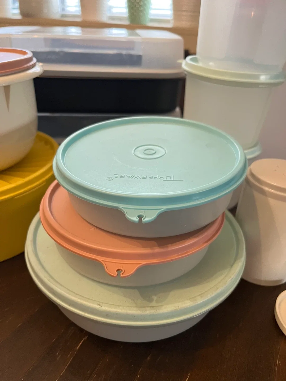 Tupperware Set - Various Sizes & Colours image indicator(3)
