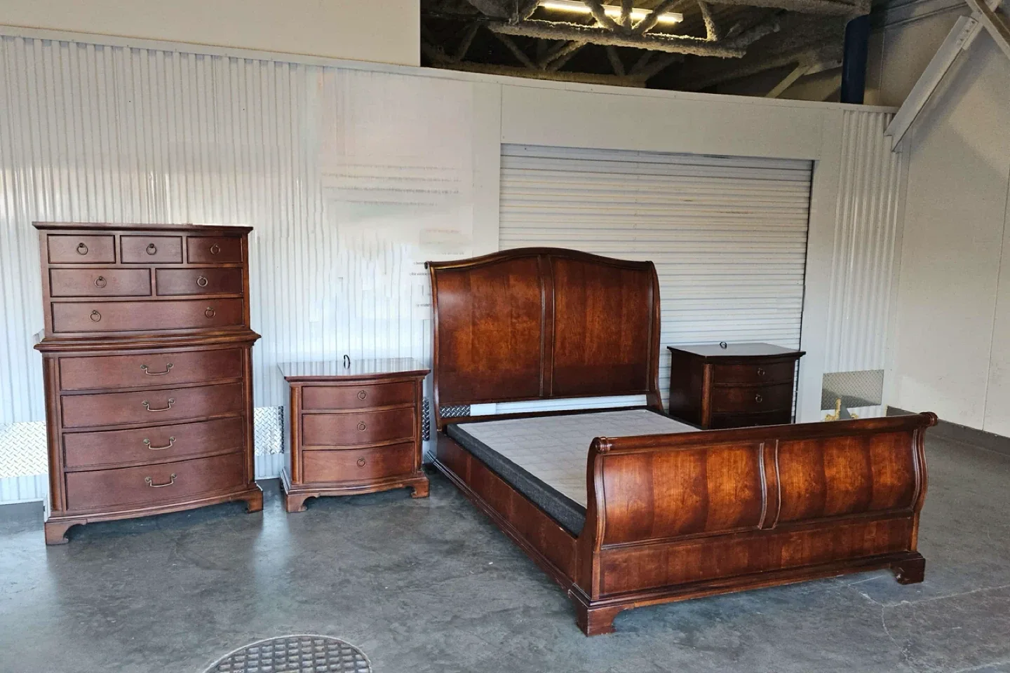 High end solid Mahogany Queen sleigh bed with boxspring image indicator(3)