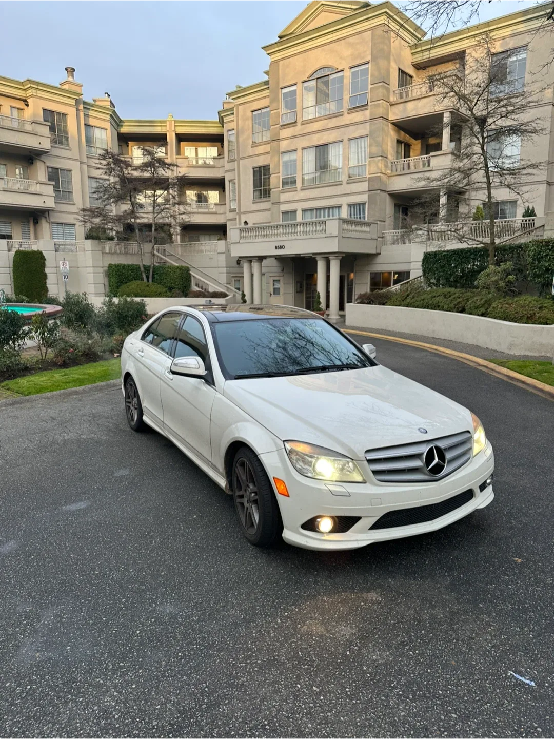 Mercedes-Benz C350 4MATIC Sedan image indicator(2)