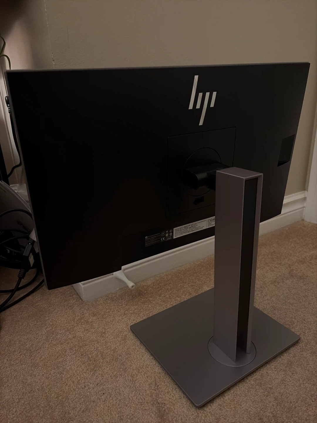 HP 23-inch Monitor with Stand included - photo 4