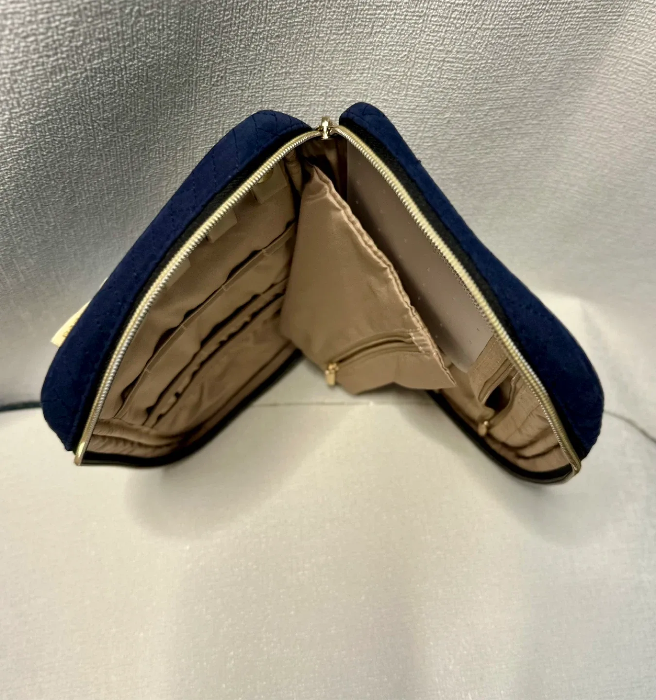 BAGSMART Navy Blue Travel Toiletry Bag image indicator(10)