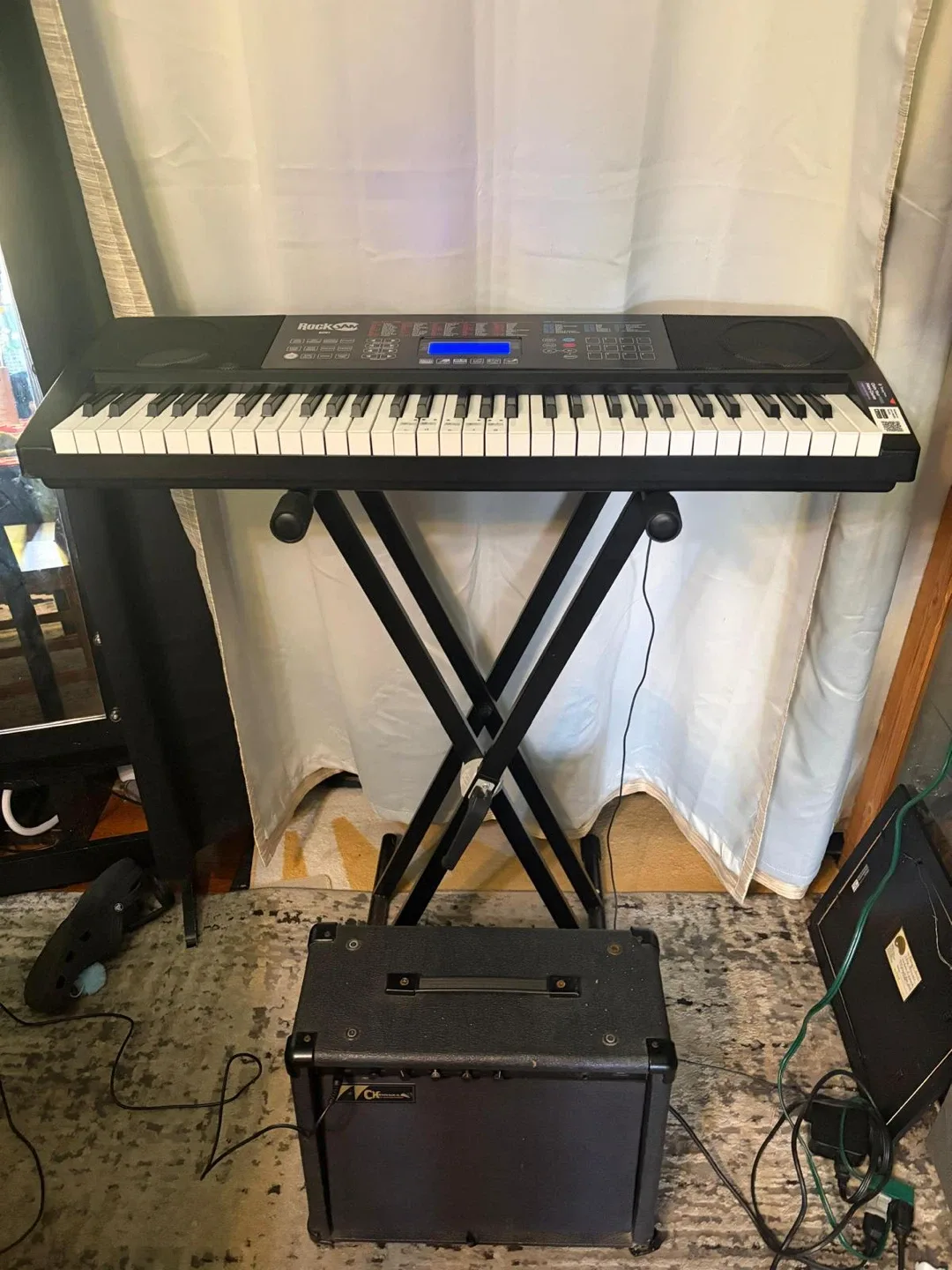 RockJam RJ761 Keyboard & Unbranded Amp image indicator(2)