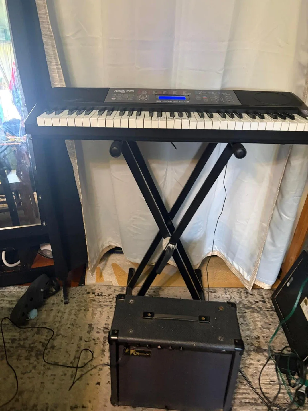 RockJam RJ761 Keyboard & Unbranded Amp image indicator(8)