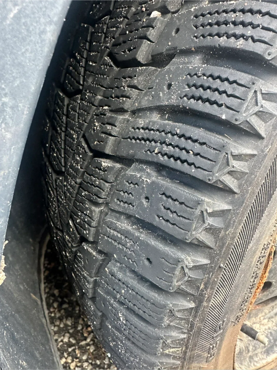 Polar Trax 225/45R17 Winter Tire image indicator(6)