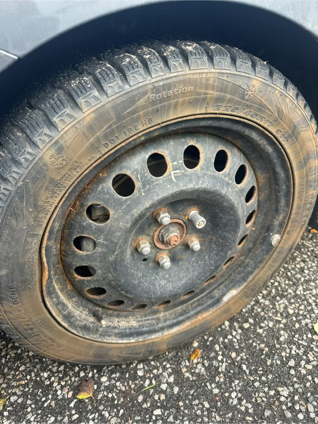 Polar Trax 225/45R17 Winter Tire image indicator(5)