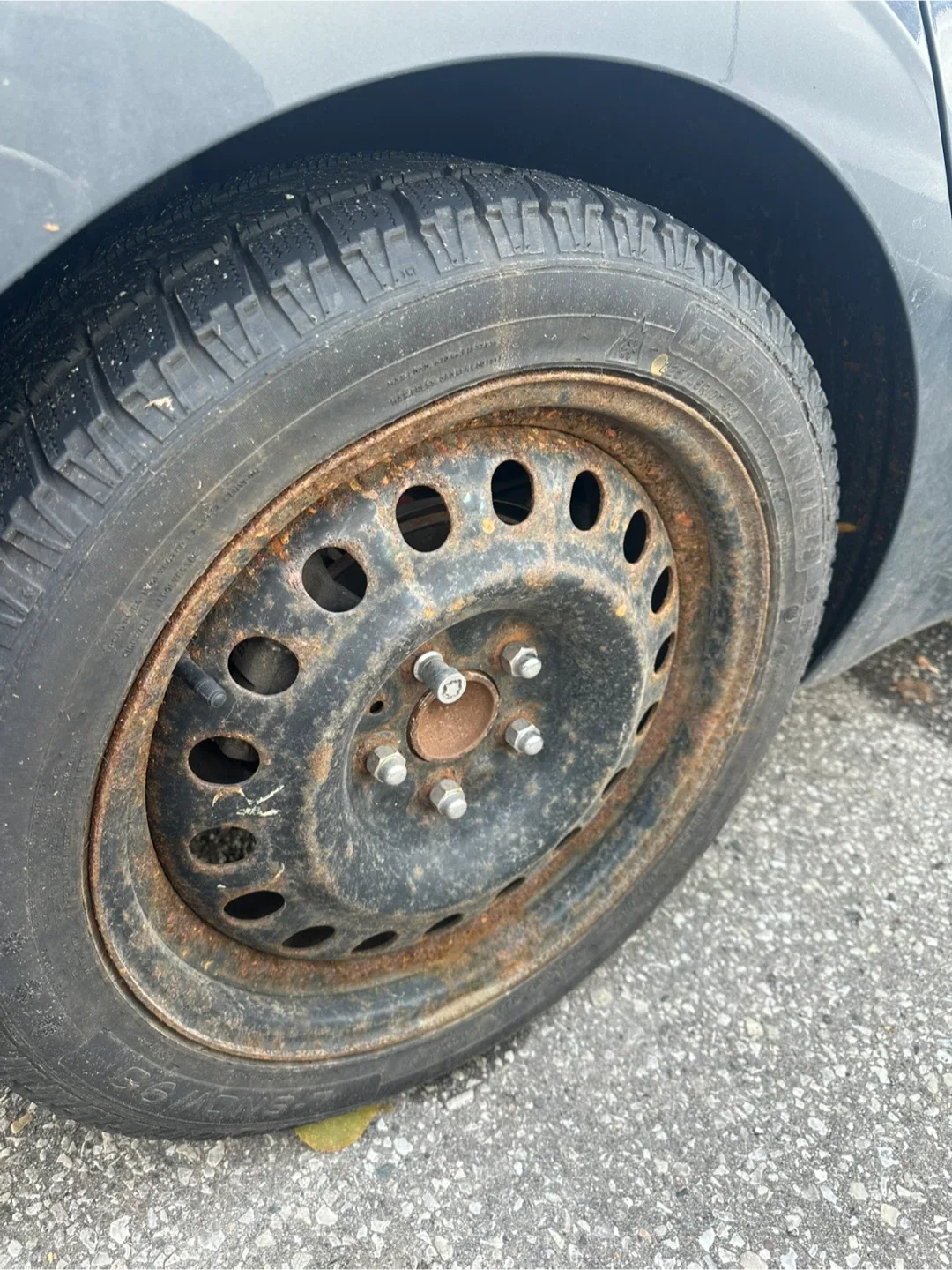 Polar Trax 225/45R17 Winter Tire image indicator(4)