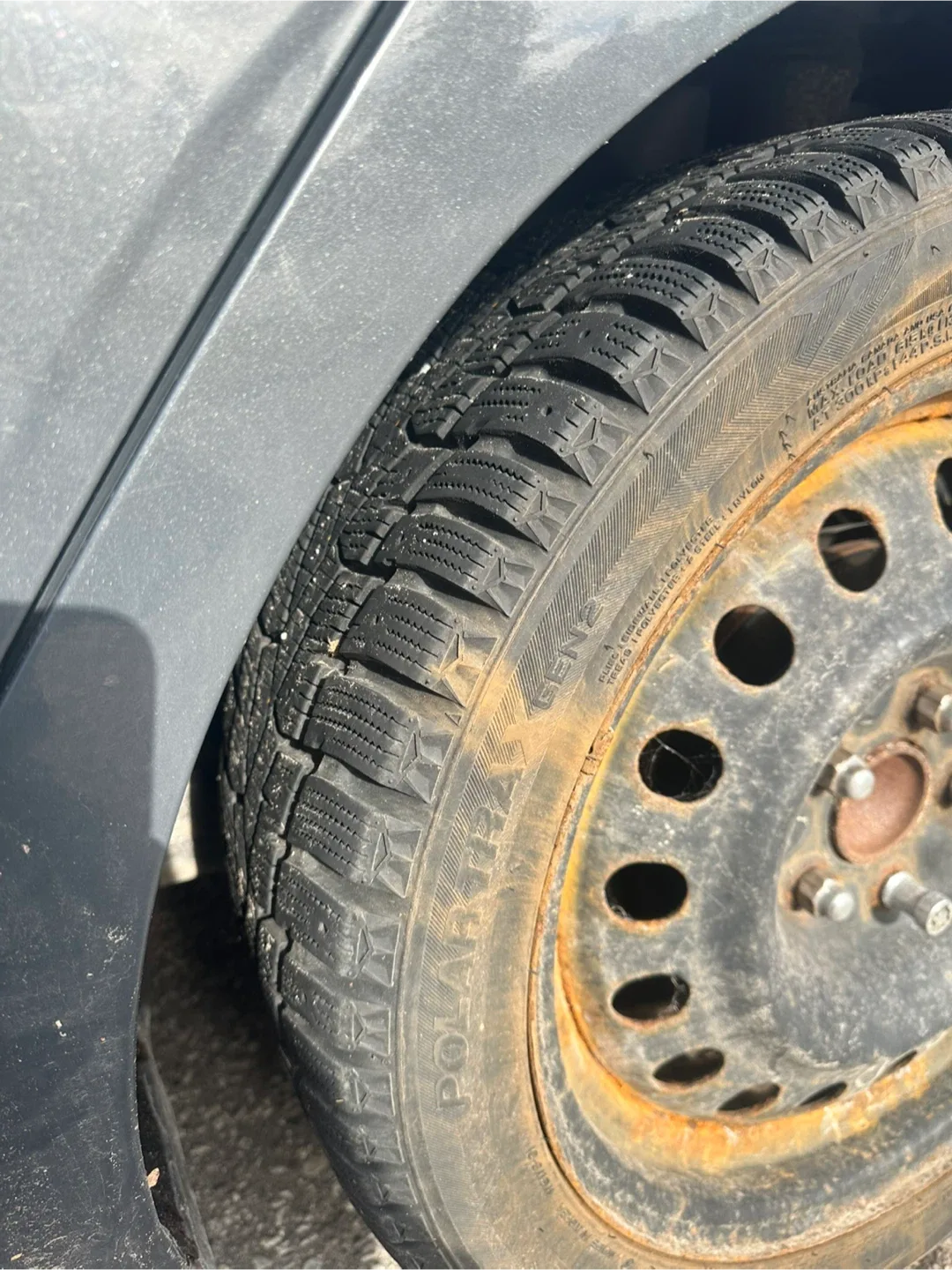 Polar Trax 225/45R17 Winter Tire image indicator(2)