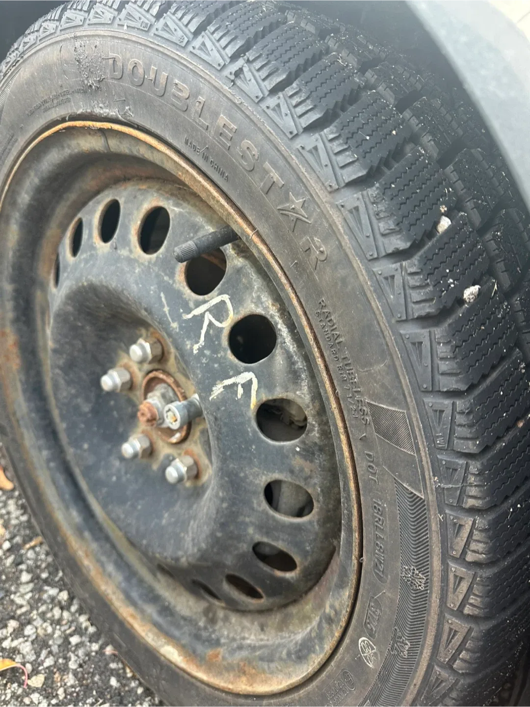 Polar Trax 225/45R17 Winter Tire image indicator(9)