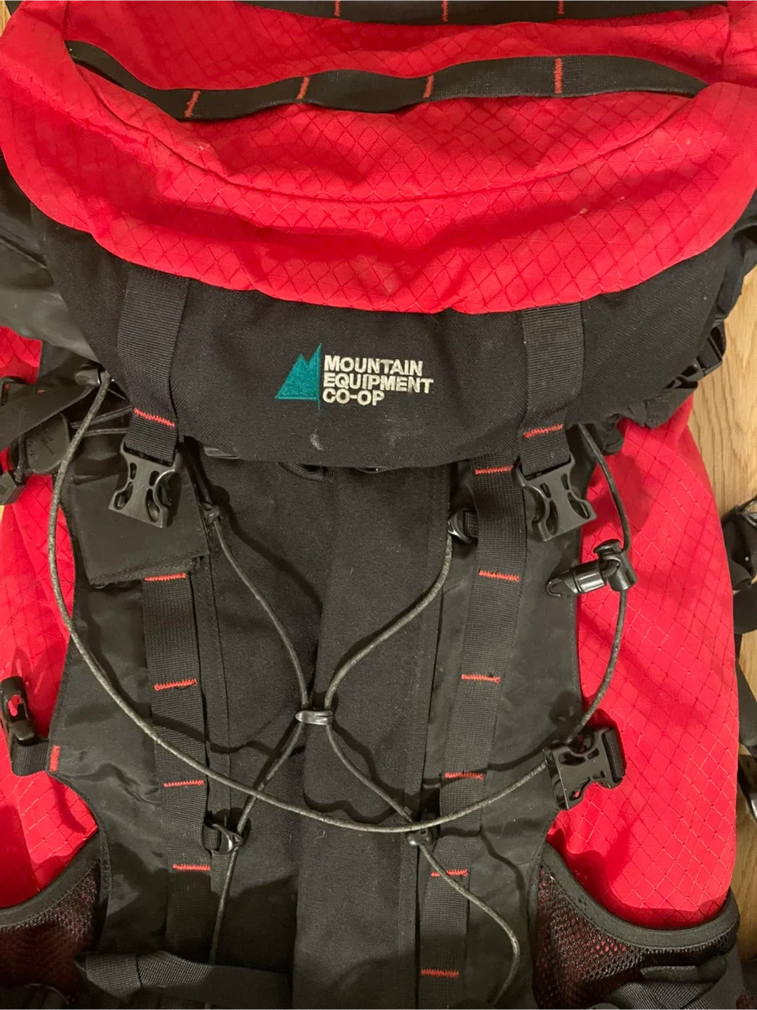 Vintage MEC Brio Red Outdoor Backpack 70L image indicator(3)