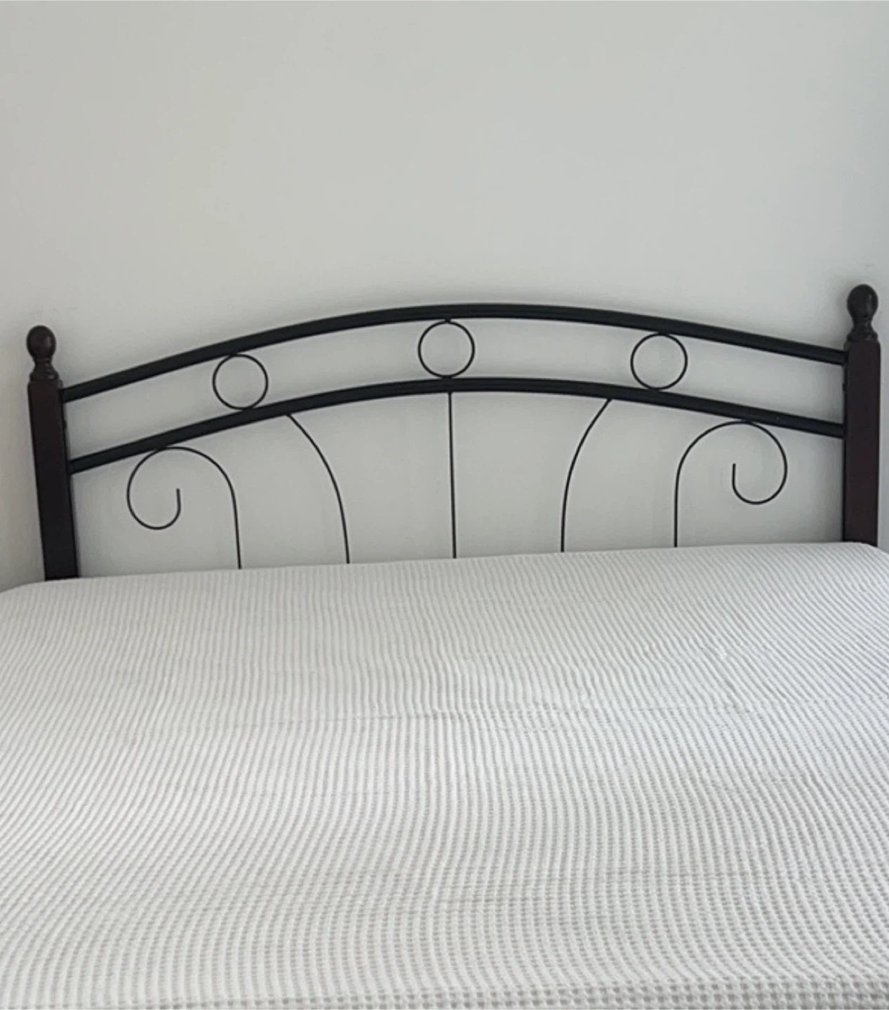 Read before reaching out - Metal Bed Frame - Queen Size