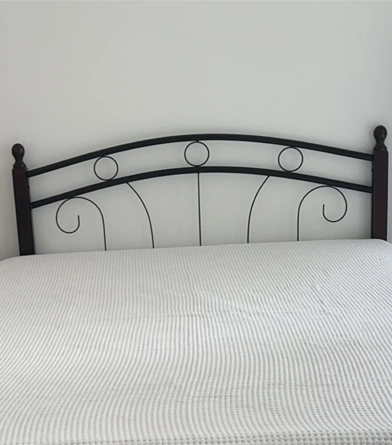 Metal Bed Frame - Queen Size