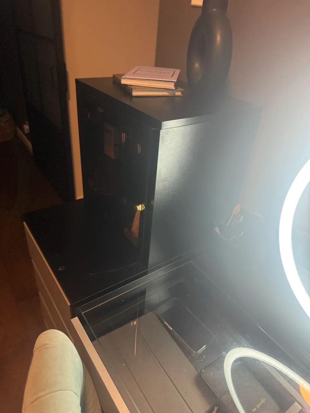 Vanity Makeup Table with LED Mirror image indicator(4)