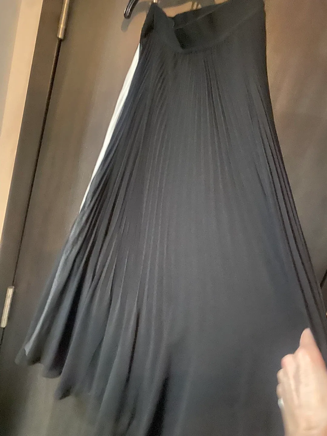 Aritizia/Wilfred Black Top and Pleated Twirl  Skirt Set image indicator(2)