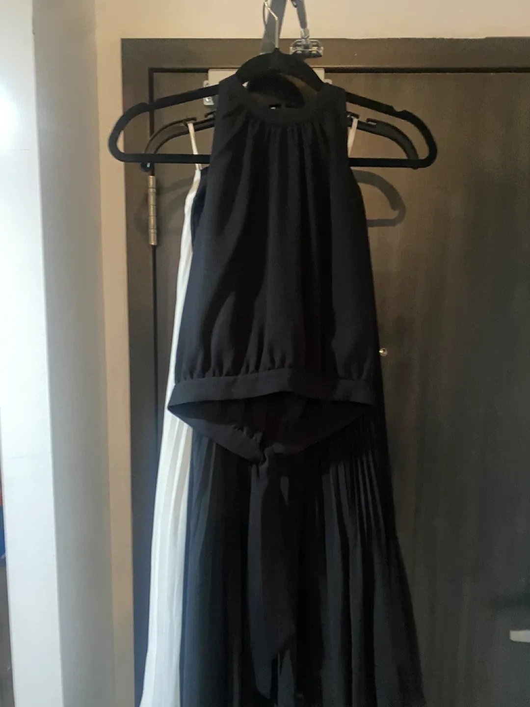 Aritizia/Wilfred Black Top and Pleated Twirl  Skirt Set
