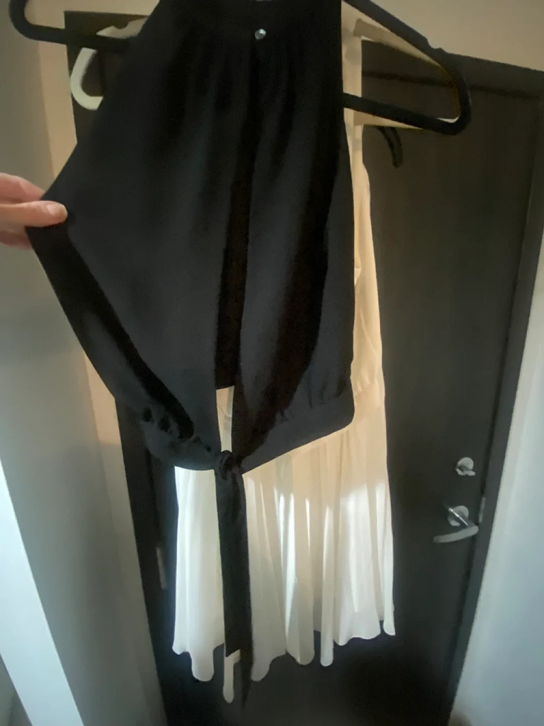 Aritizia/Wilfred Black Top and Pleated Twirl  Skirt Set image indicator(8)