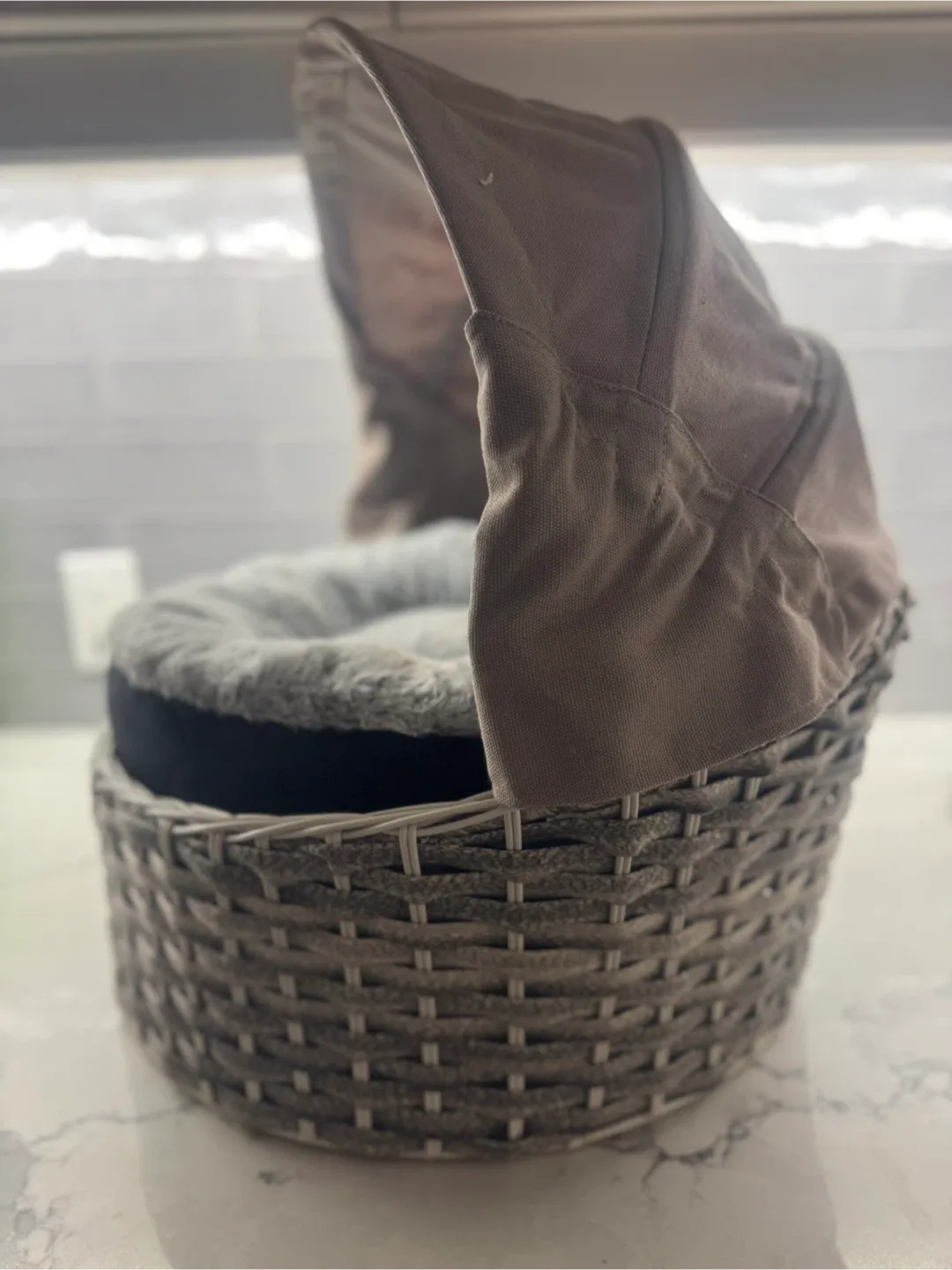 Wicker Pet Bed with Hood image indicator(3)