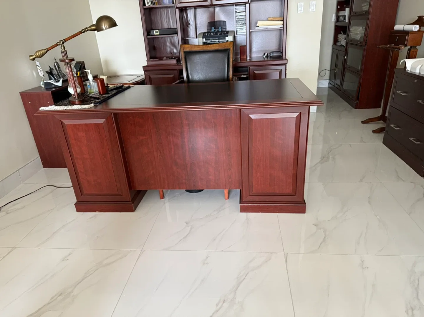 Wooden Executive Desk image indicator(4)