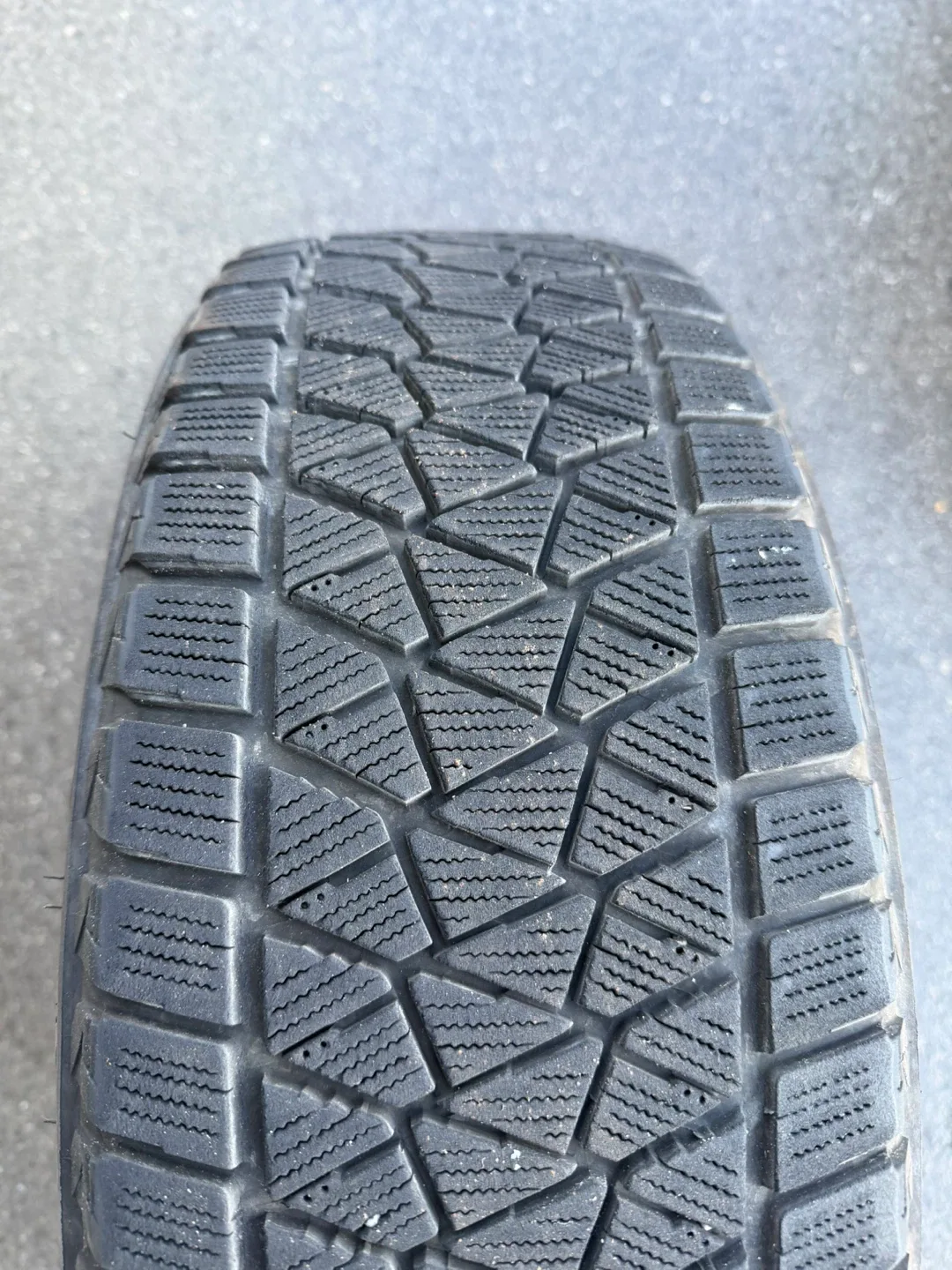 225/60R17 Bridgestone Blizzak DM-V2 225/60R17 Winter Tire image indicator(2)